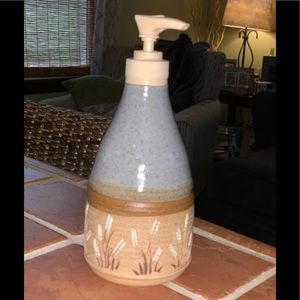 Soap/lotion dispenser